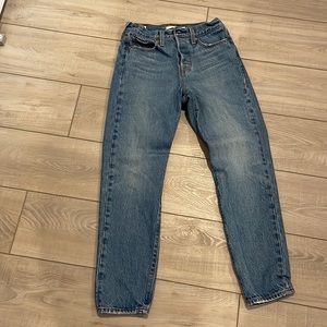 Lévis wedgie jeans, size 26, dark wash